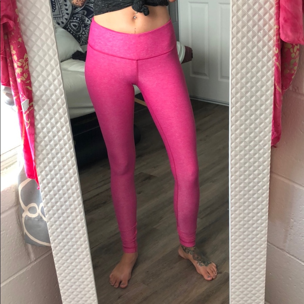 LULULEMON- Wonder Under hot pink leggings